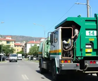 Serra reforça coleta de lixo com 27 novos caminhões